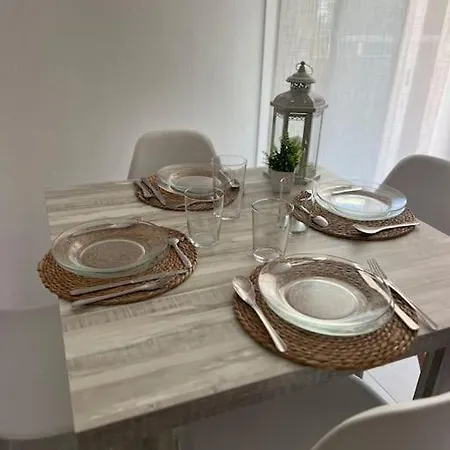 De 2 Apartment *