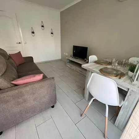 De 2 Apartment *