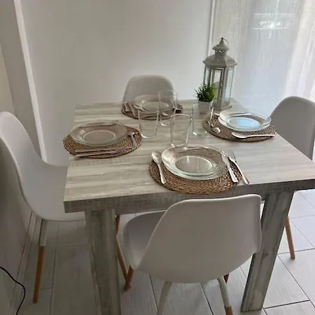 De 2 Apartment *
